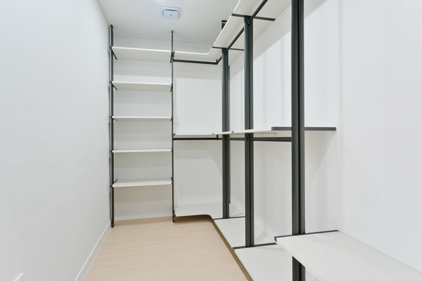 Wardrobe storage