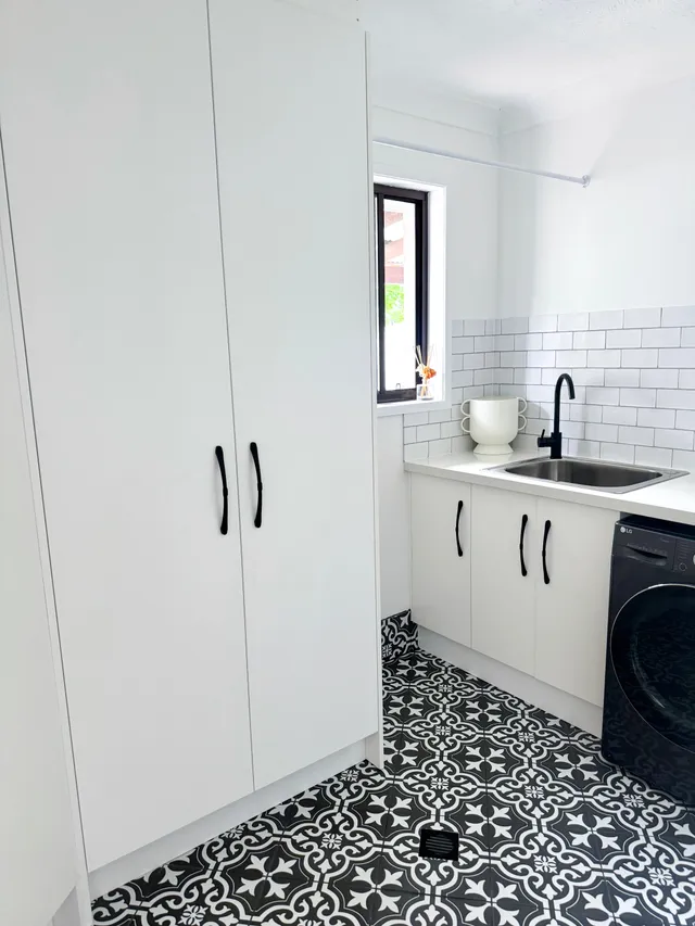 Laundry Tub & Cabinets